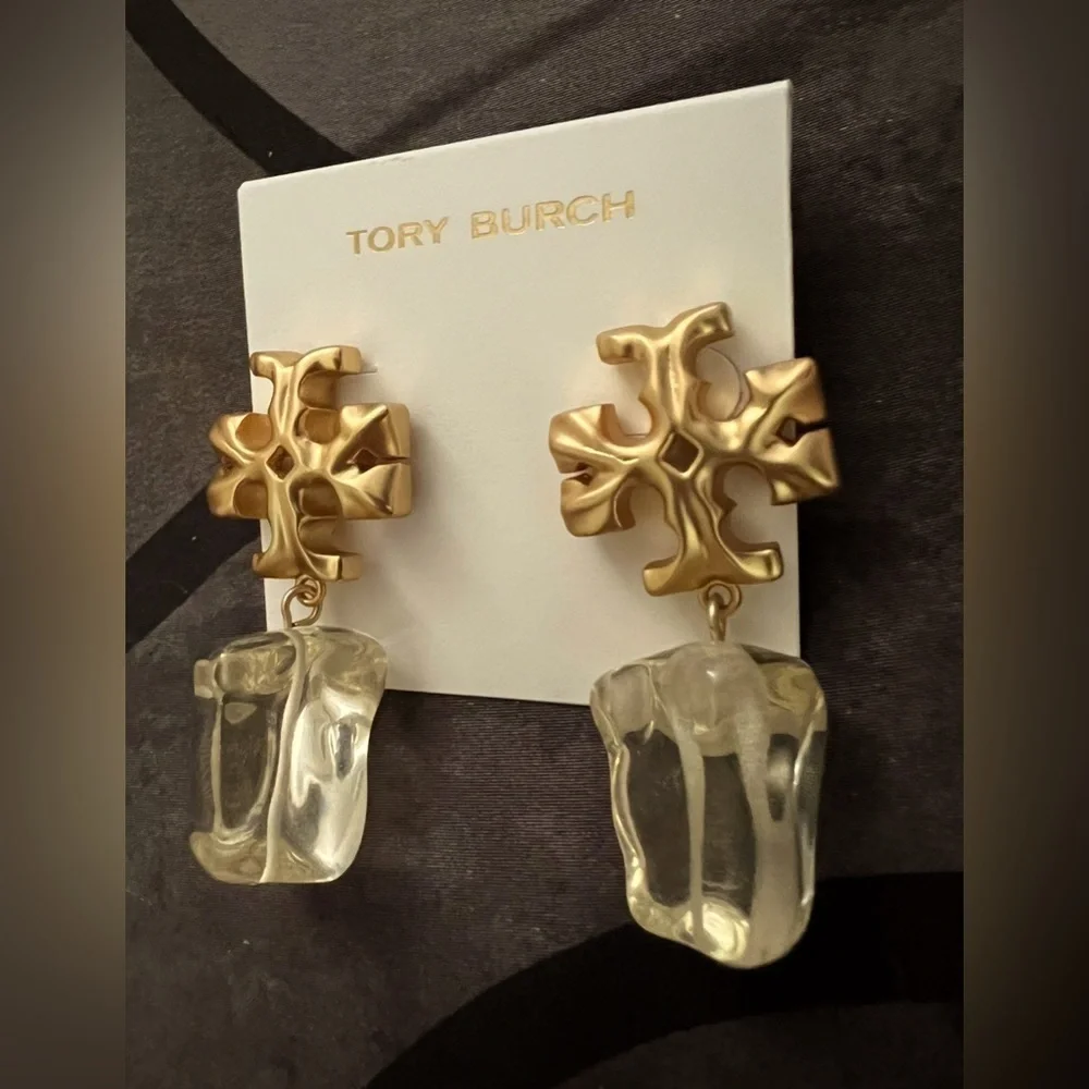 Designers Brands For Customers That Love To Wear Casual and Elegant Accessories